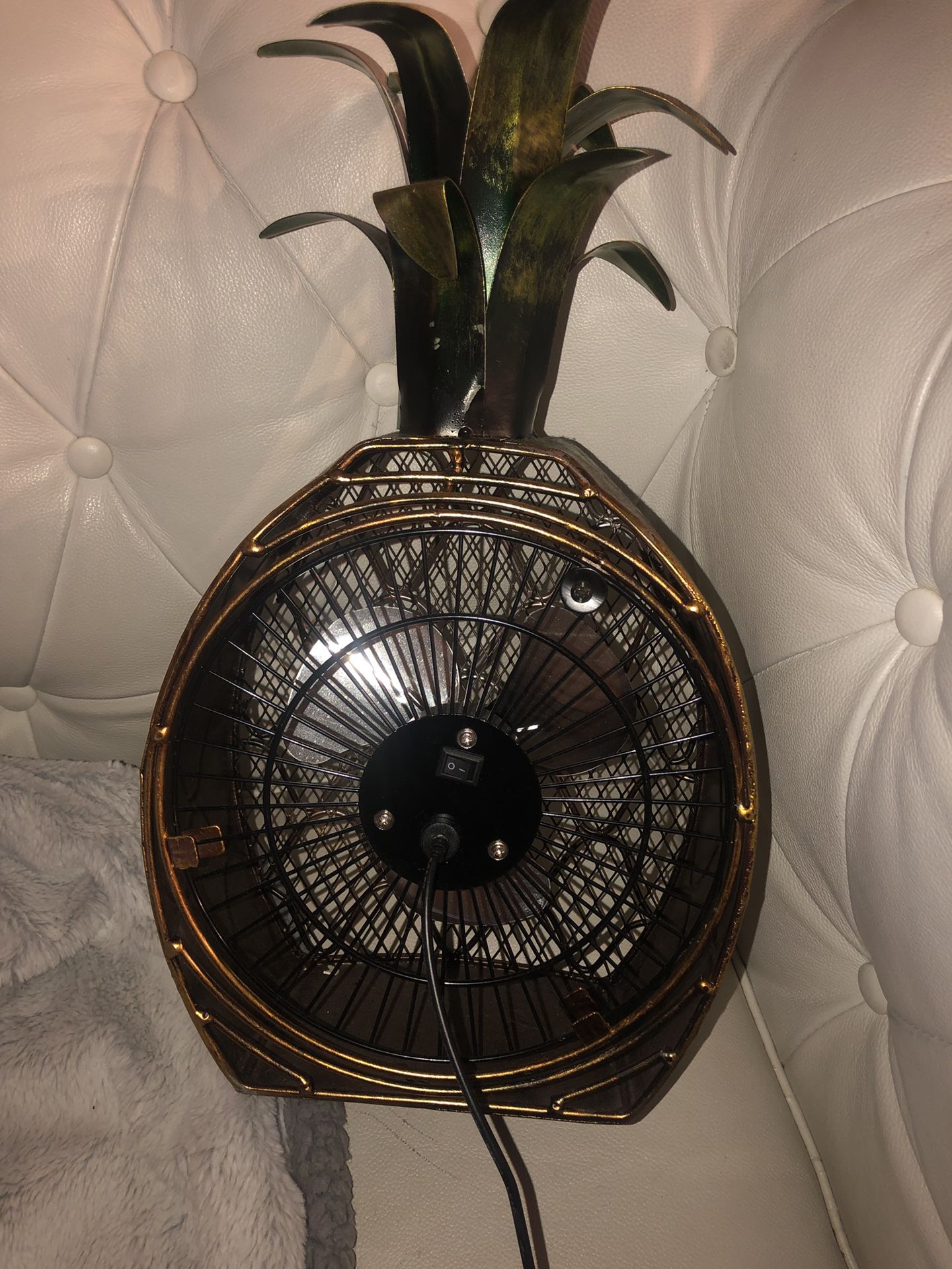 Vintage looking pineapple fan