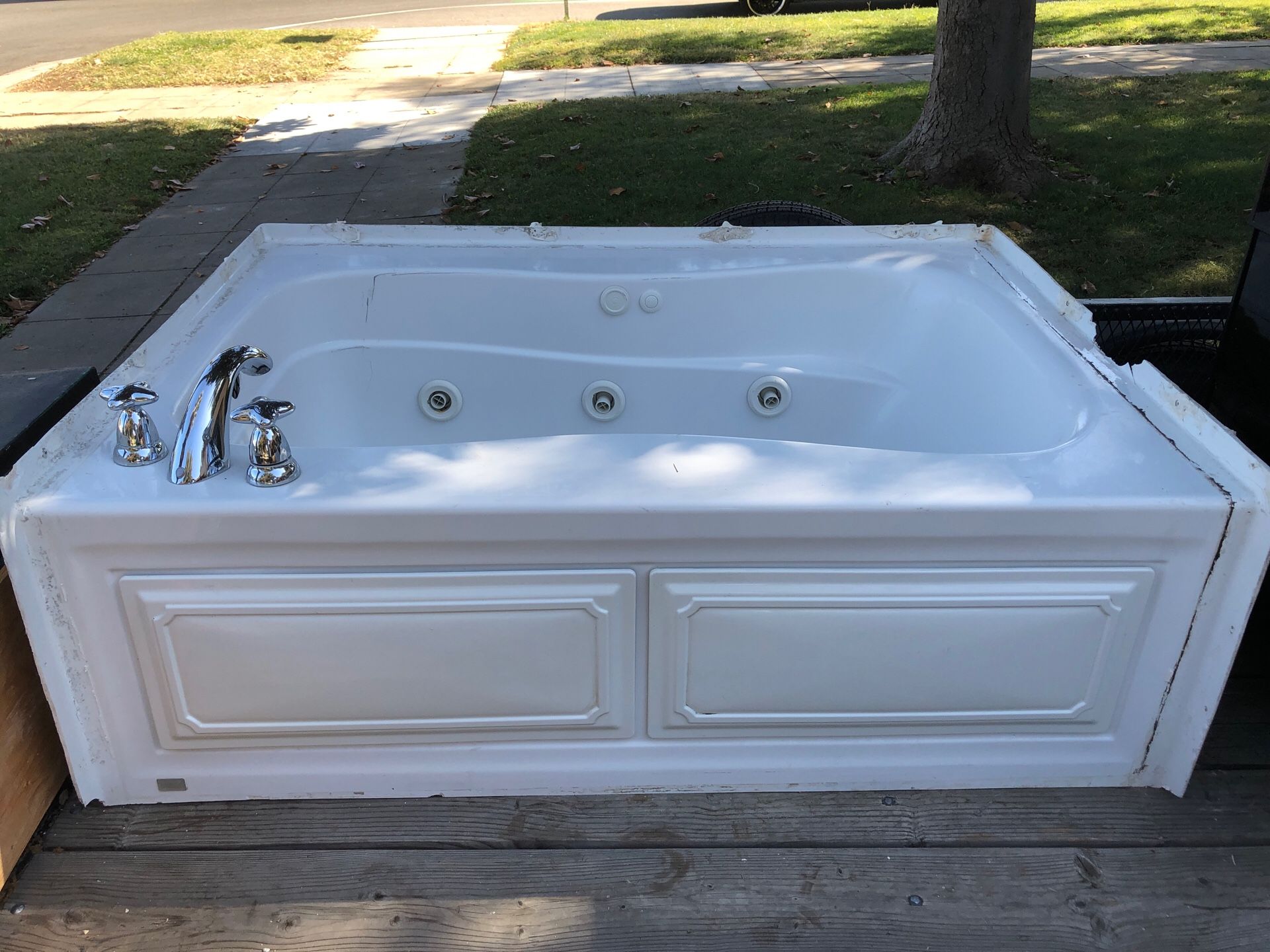 Whirlpool tub by Lasco with faucet for Sale in Redlands, CA OfferUp