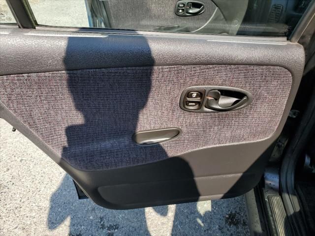 2002 Saturn SL