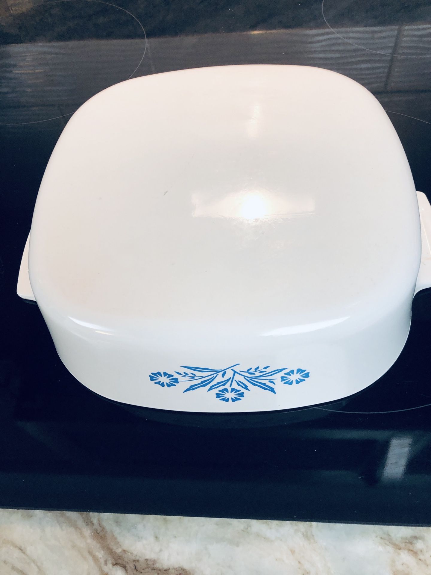 1.5 Quart Corning Ware Blue cornflower with lid
