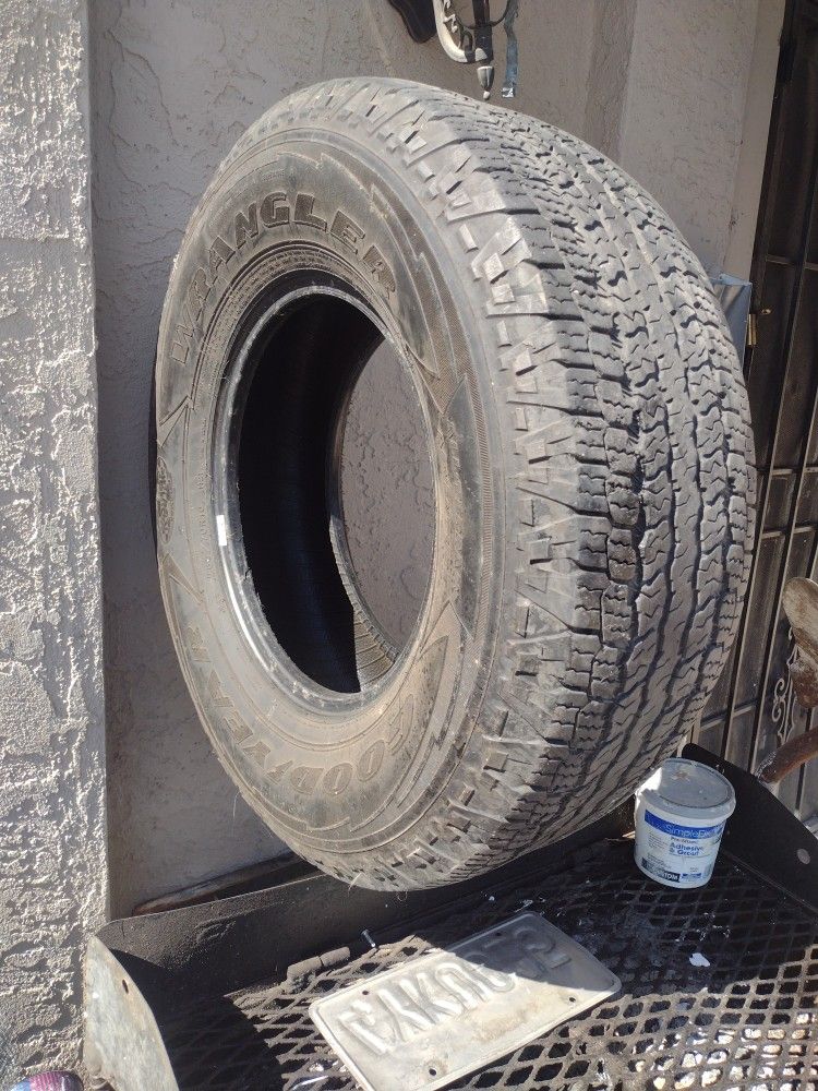 Used Tires 85% Wrangler Pair
