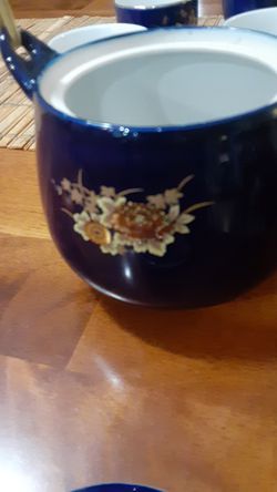 Tea pot and cups Thumbnail