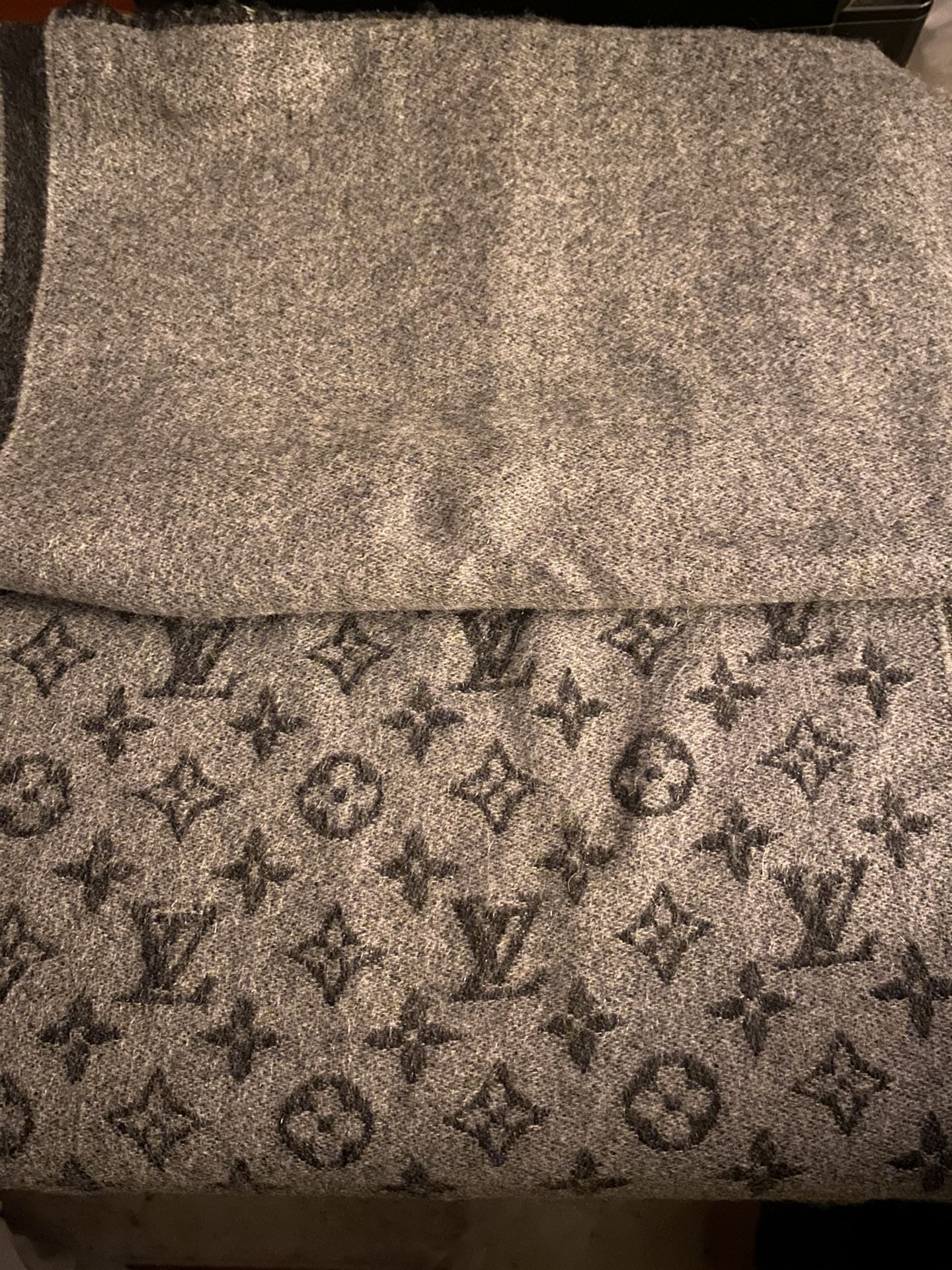 Louis Vuitton classic scarf black and grey