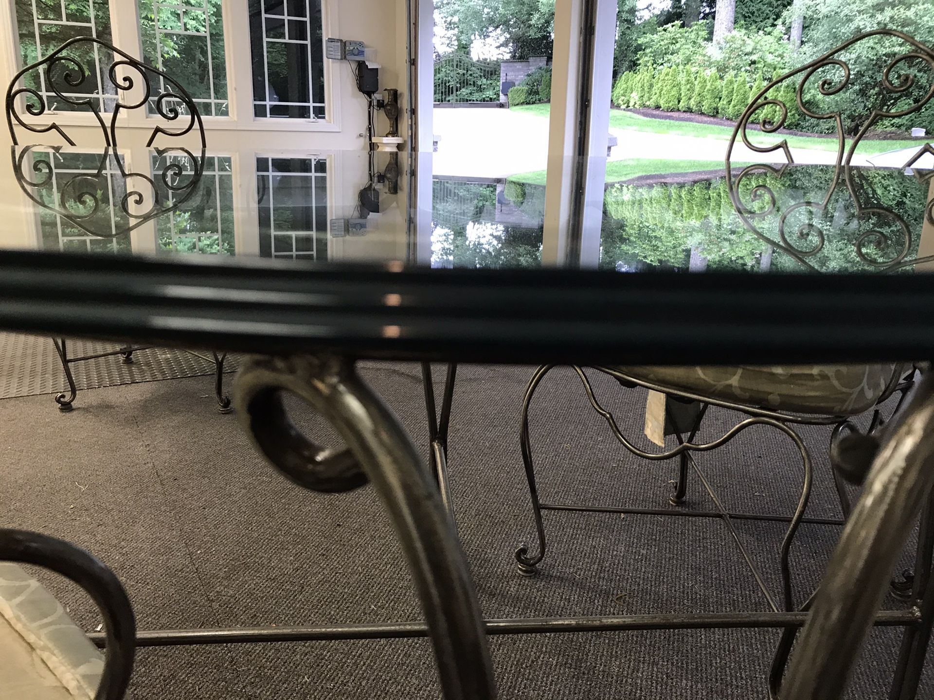 Beautiful Glass 5pc dining nook or patio set