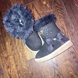 Juicy Couture  5T Fur Boots Thumbnail