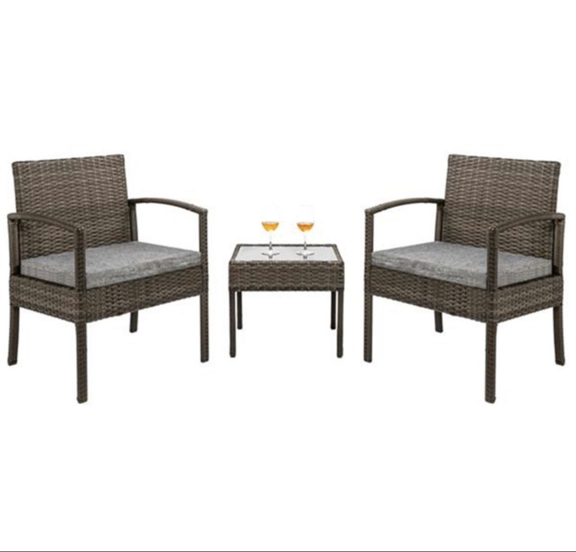 NEW Outdoor Furniture Set with White Cushion