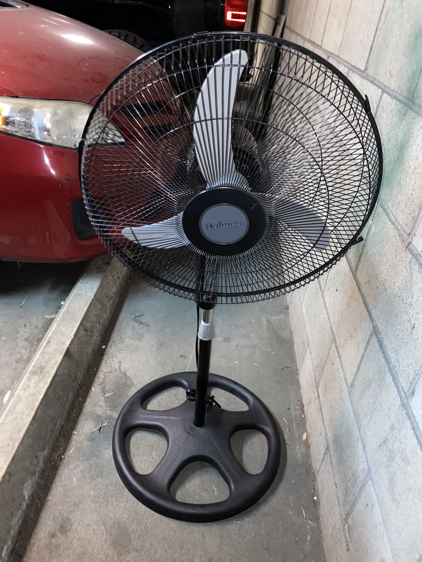 18” Oscillating Stand Fan