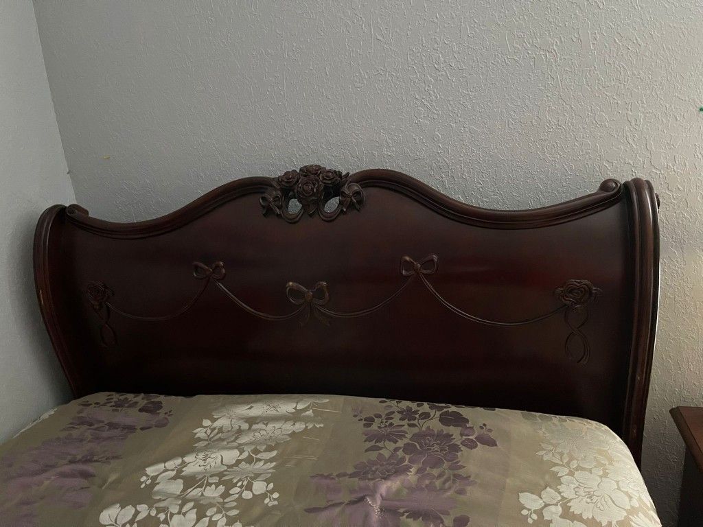 Queen Size Bed & Dresser