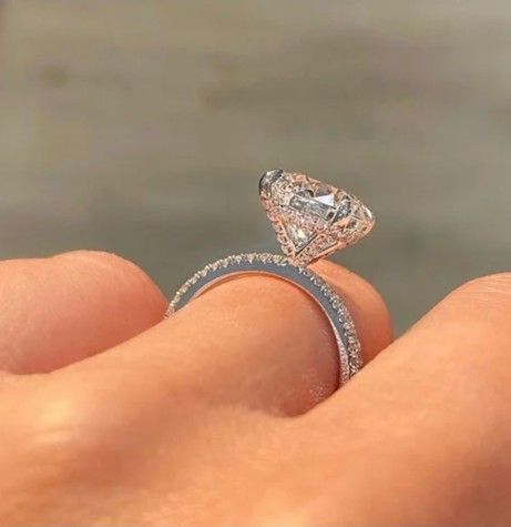 14K SOLID GOLD NATURAL MOISSANITE WEDDING RING!
