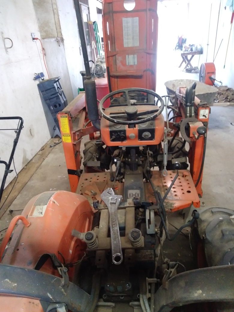 Kubota tractor 6200
