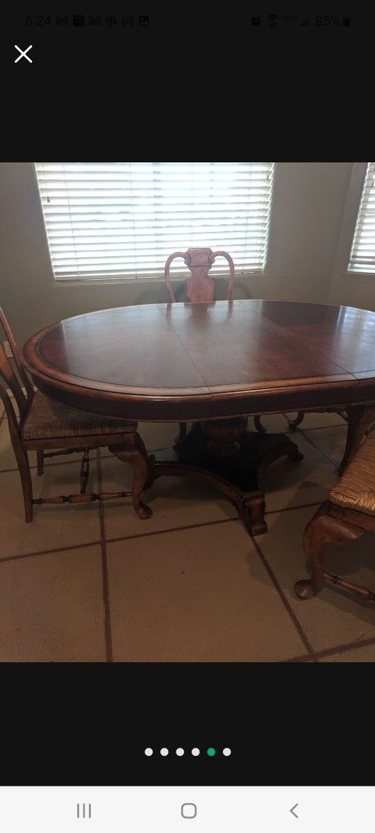 Kitchen Table With Leaf. No Chair's