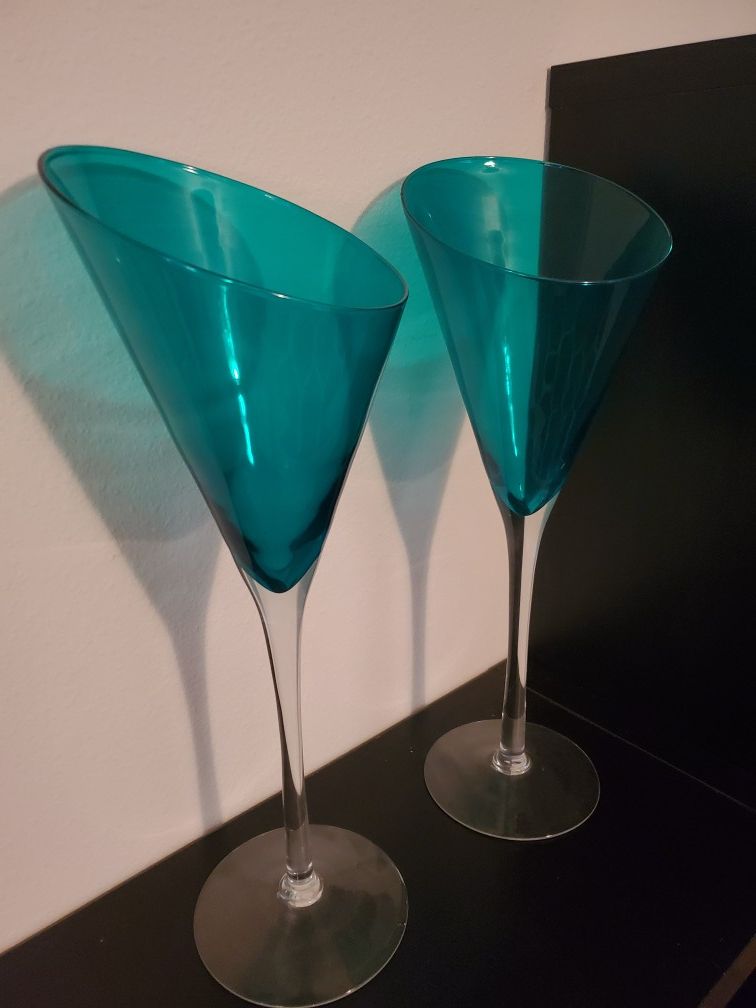 Set of 2 beautiful hand blown Italian glass vases