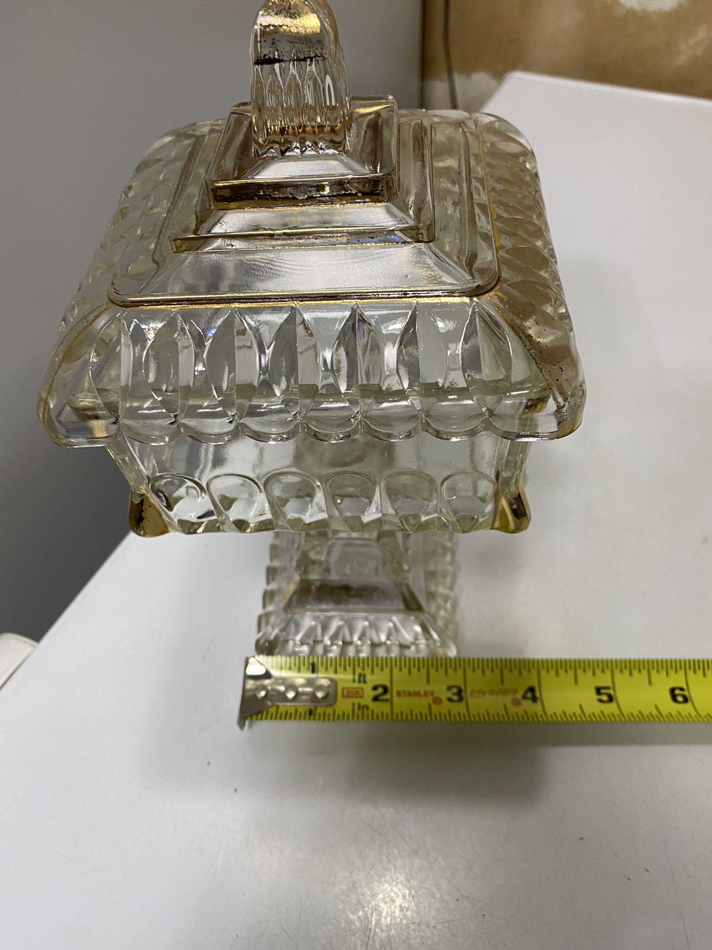 Vintage Jeannette Glass Wedding Box Candy Dish With Lid Clear Gold Trim.