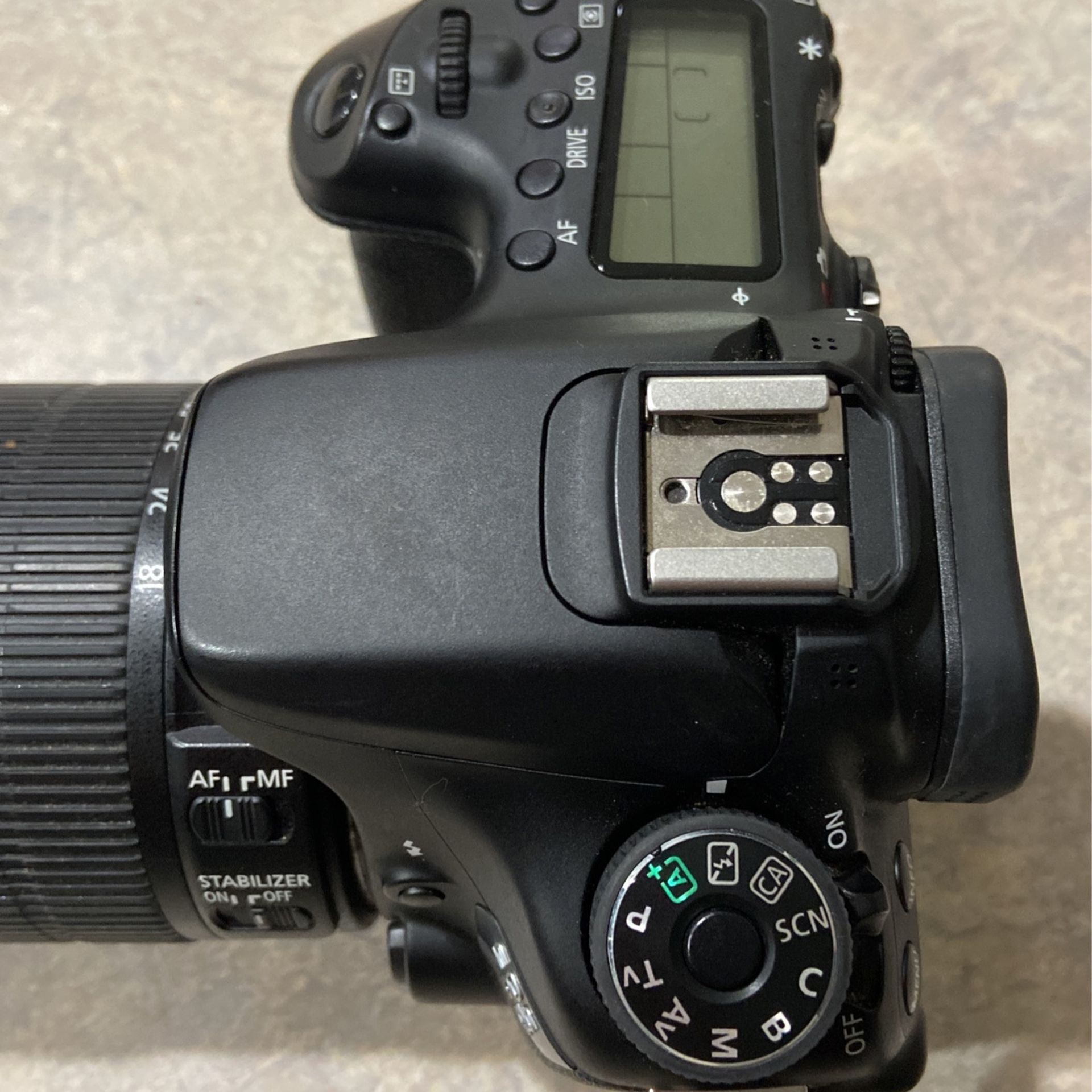Canon EOS 70D DSLR 18-135mm lense