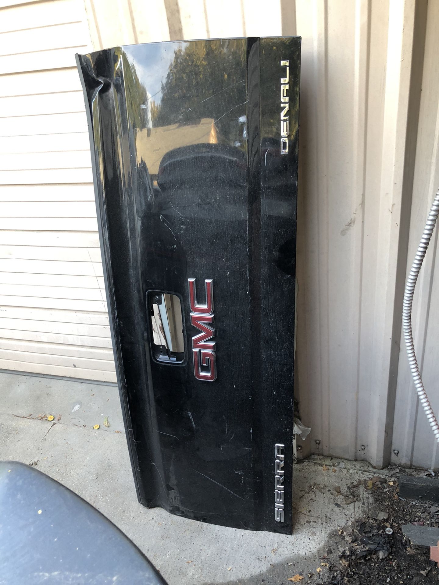 2014 -2018 GMC SIERRA DENALI TAILGATE OEM