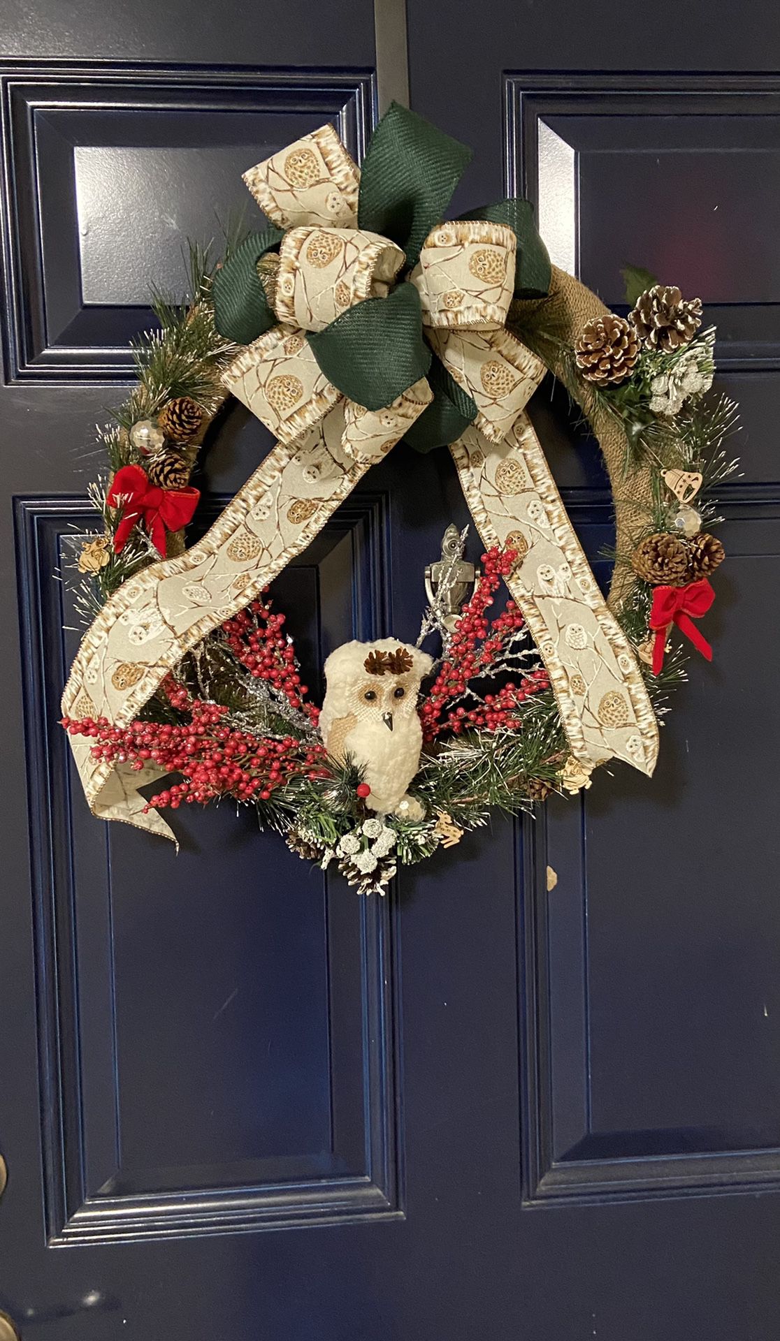 Christmas decoration owl wreath
