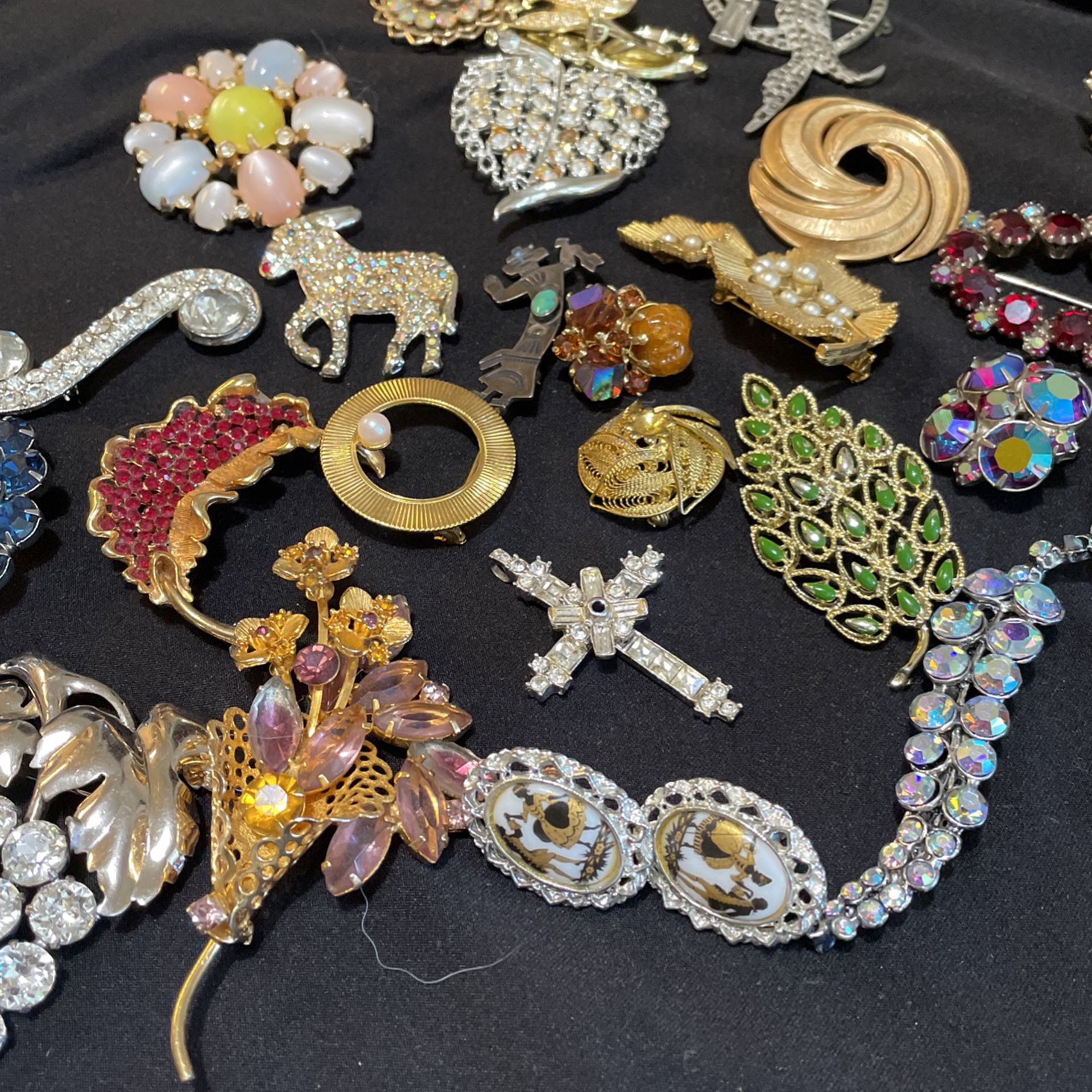 JEWELRY A GREAT COLLECTION OF VINTAGE ITEMS