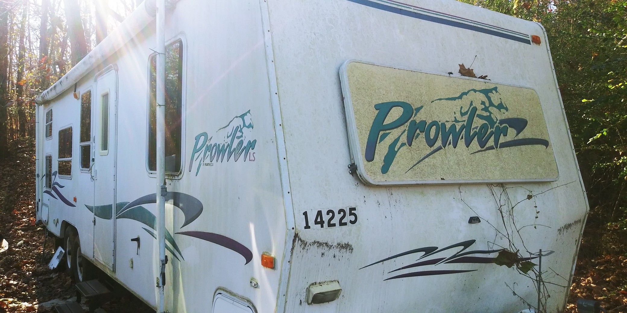 21 FT Fleetwood Prowler travel trailer