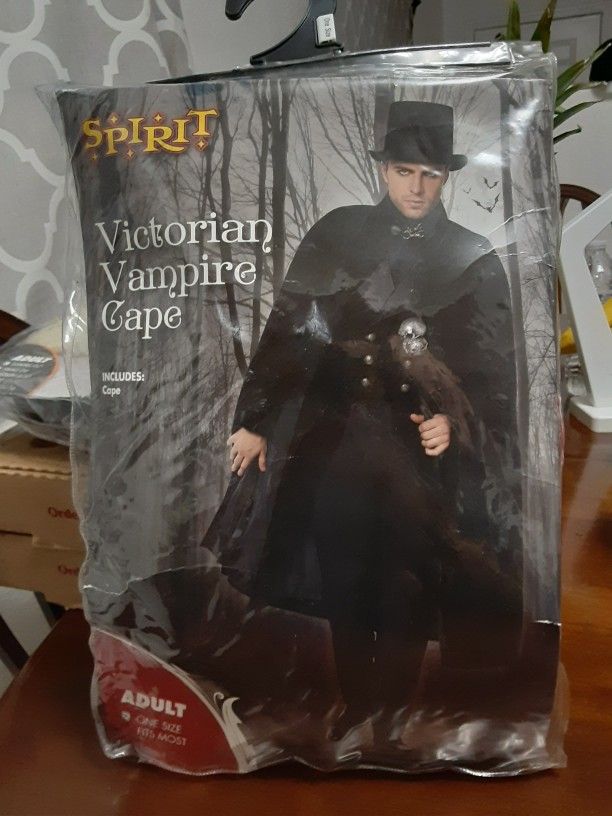 FANCY VAMPIRE CAPE