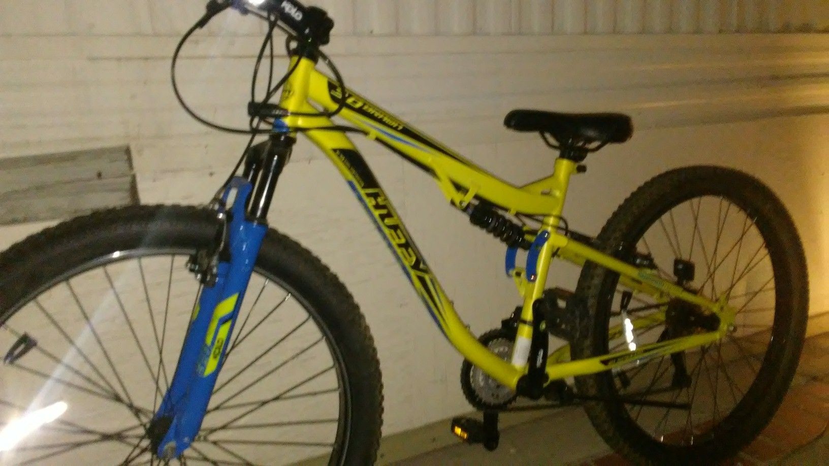 huffy volt carnage 3.0 men's mountain bike