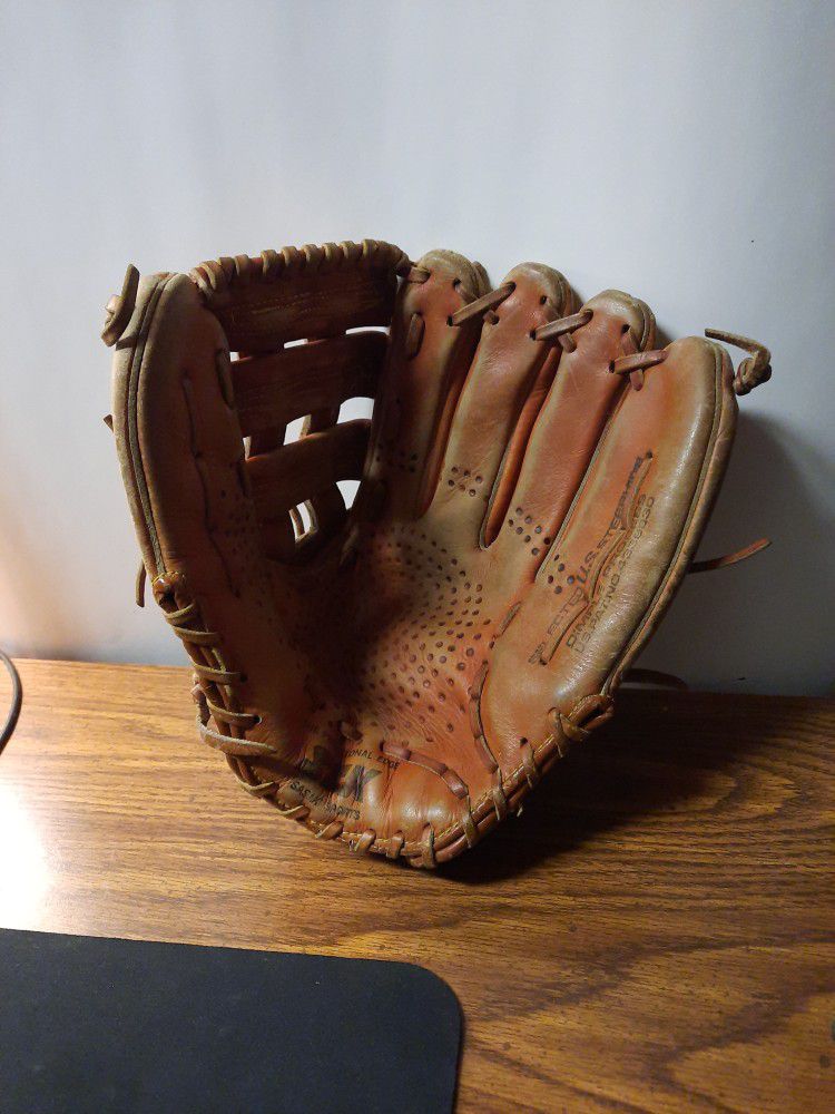 SSK  Dimple II  Softball/ Baseball glove, 12.5