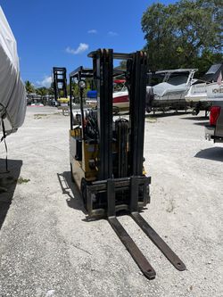 Very nice Cat 3500lb Three Stage Forklift   Works Perect    Thumbnail