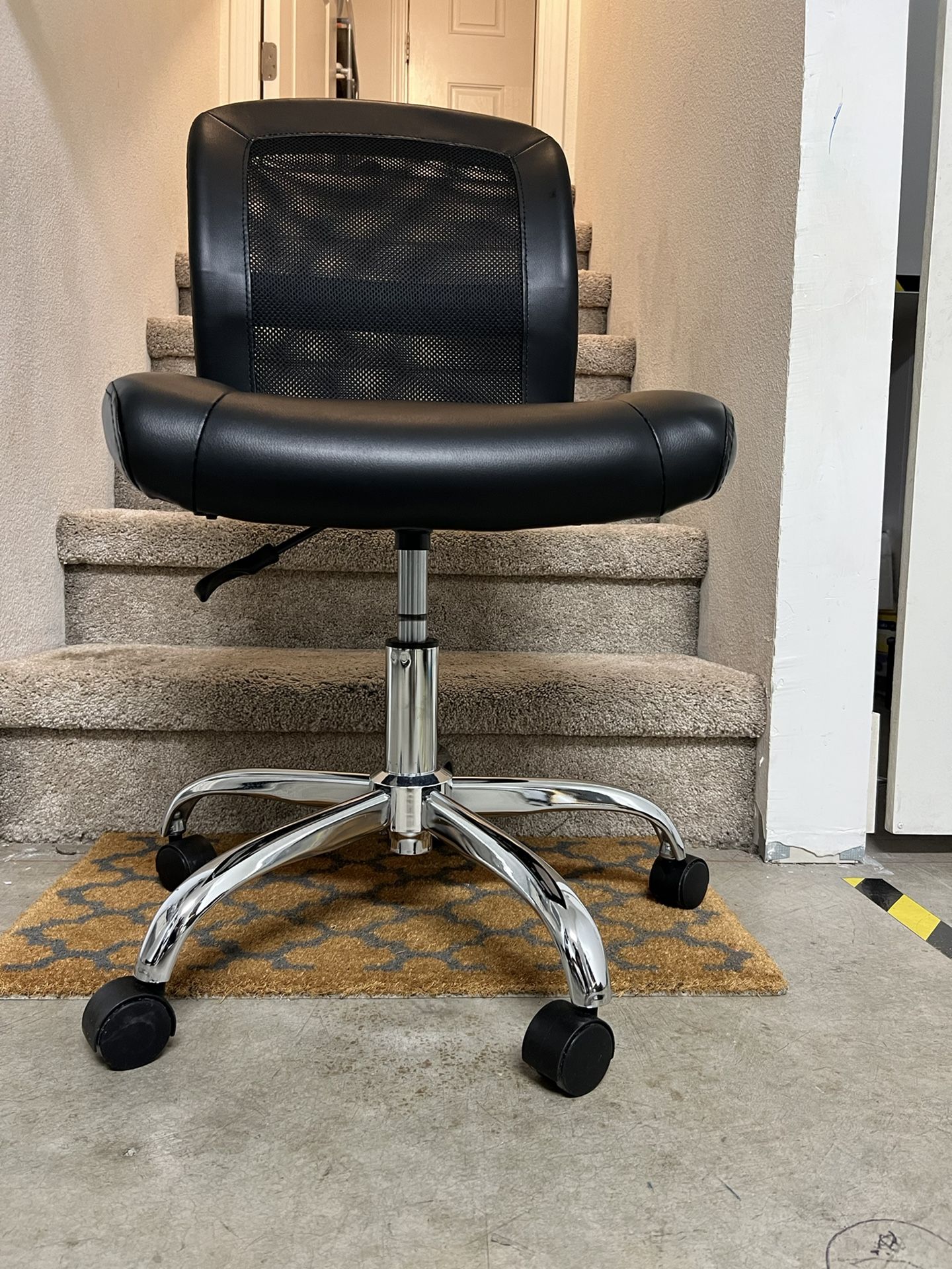 Adjustable Chair, 1 Month Old, Like New