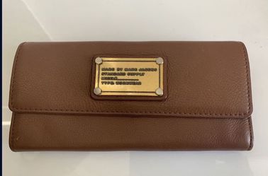 Authentic Marc Jacobs brown leather wallet-  Like New! Thumbnail