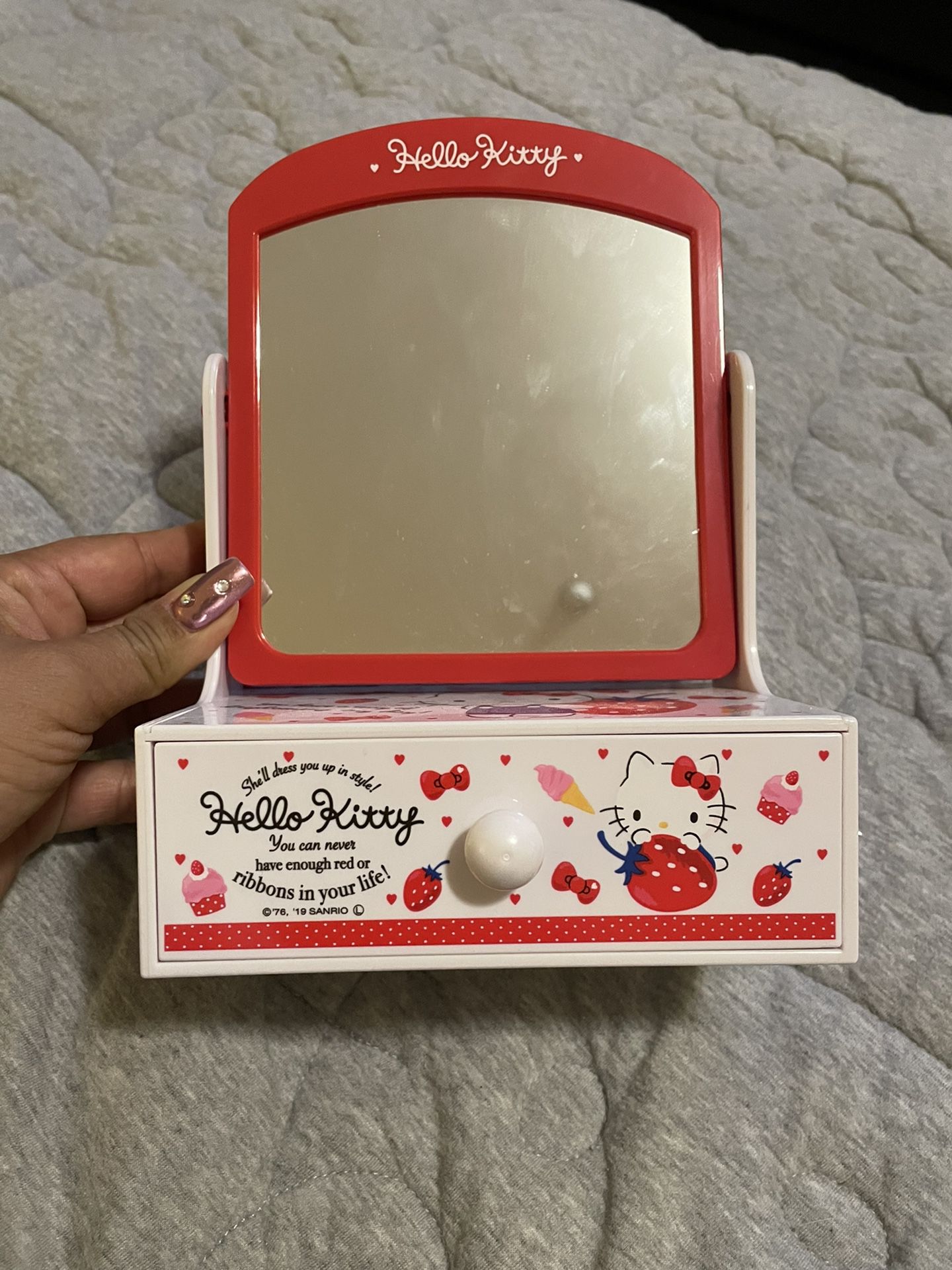 Hello Kitty Kids Vanity Mirror With Drawer