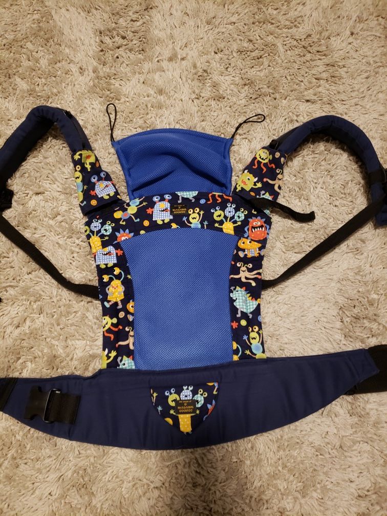 Standard sized madame googoo coast baby carrier