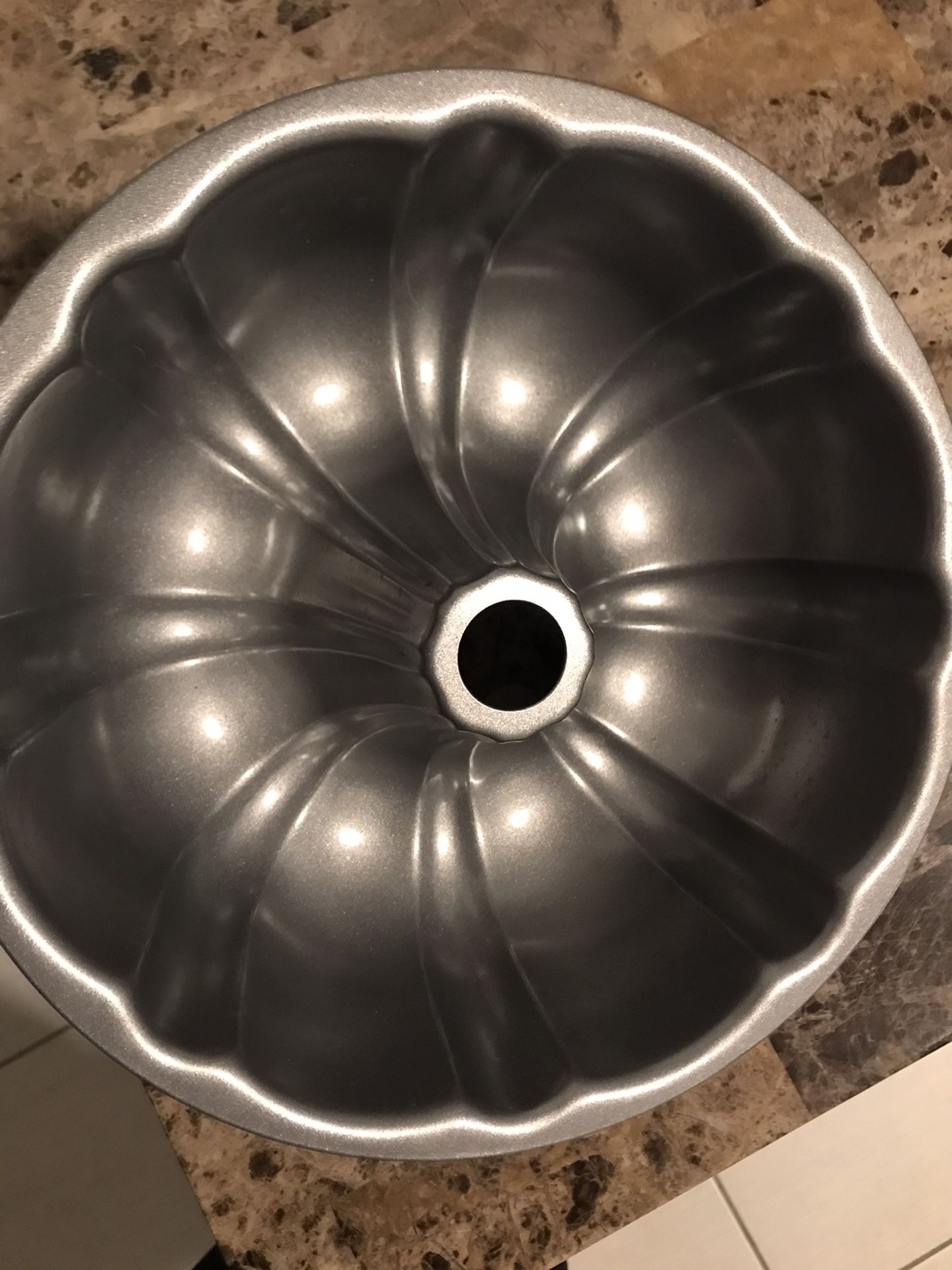 Bundt pan
