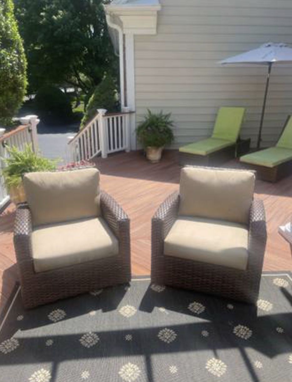 Deck and patio furniture- Ex. cond.
