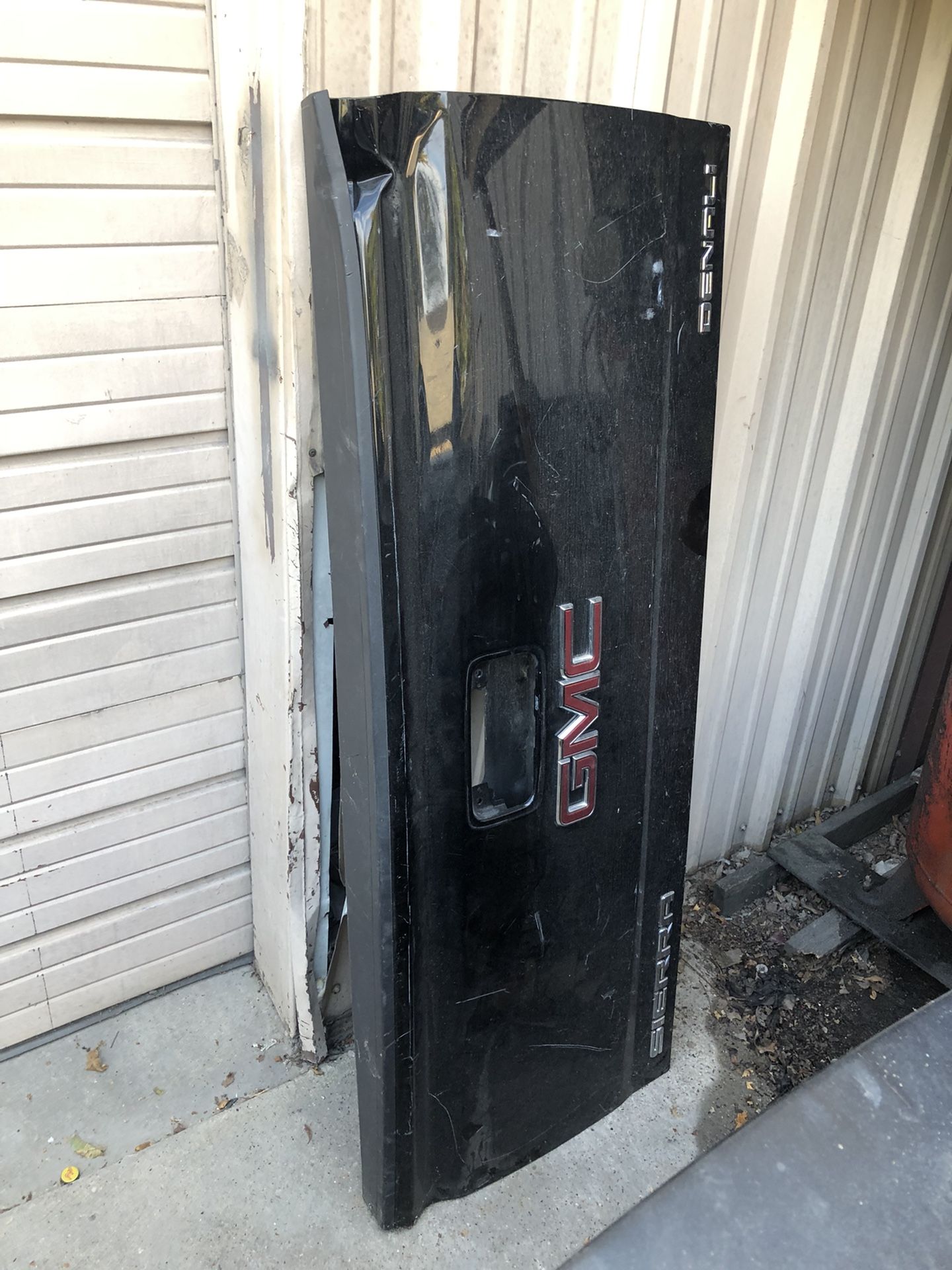 2014 -2018 GMC SIERRA DENALI TAILGATE OEM