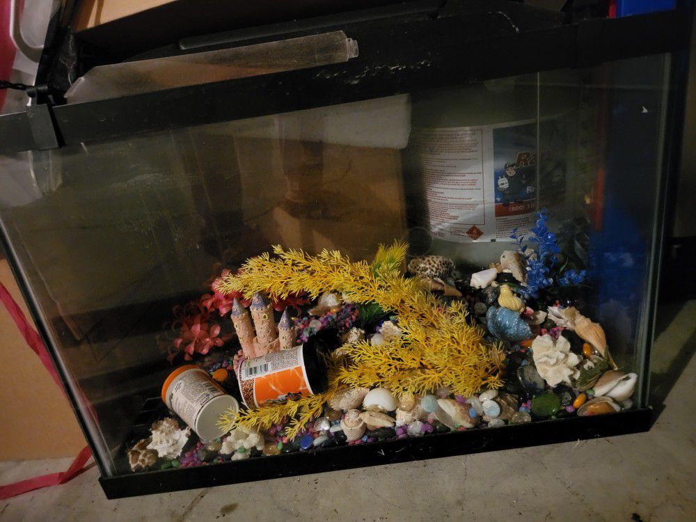 Aquarium Tank Include Decorations and Fish Food