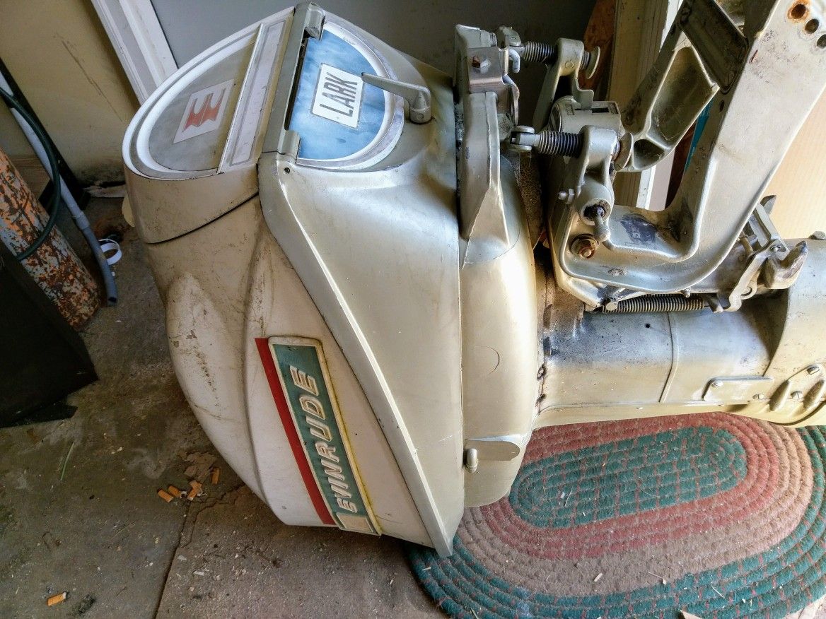 EViNRUDE 40ho lark outboard