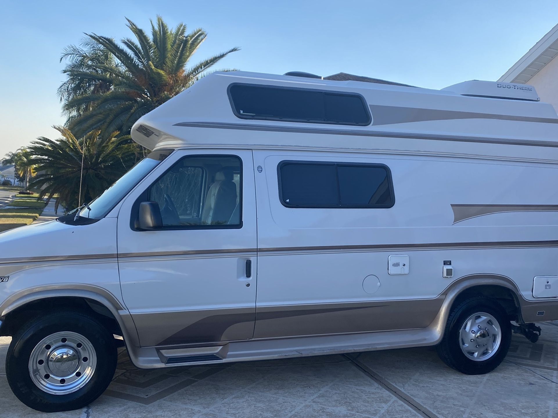 2000 Coachman class B RV sleeps for overhead bunk 70k Miles for Sale in