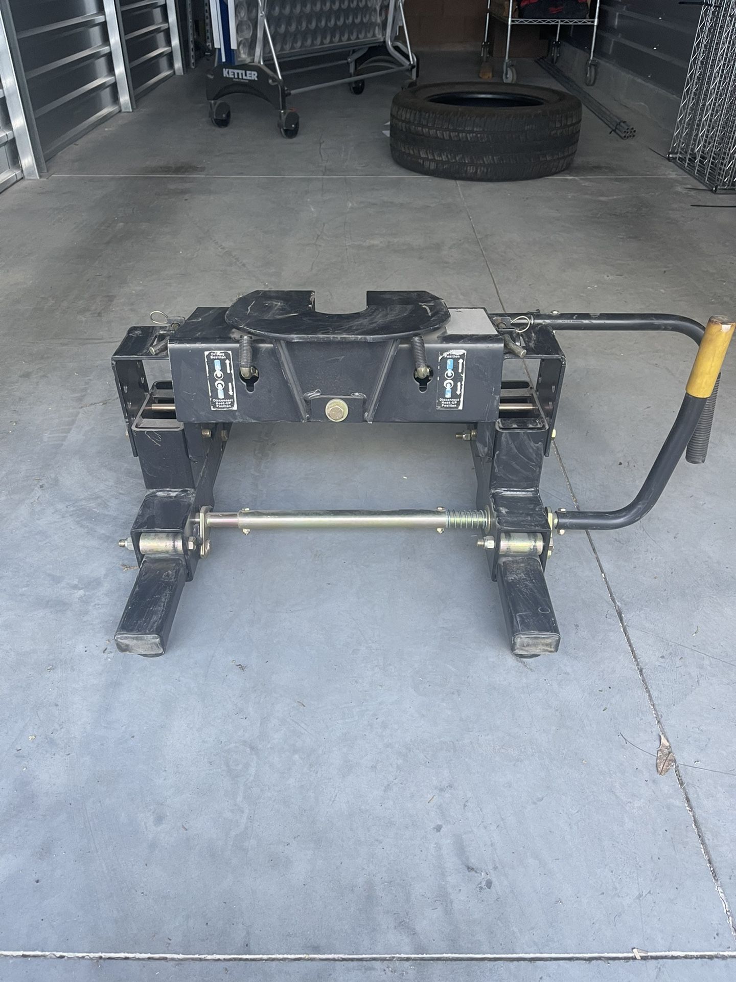 Valley 15K lb. rated 5th Wheel Slider Hitch for Sale in Las Vegas, NV