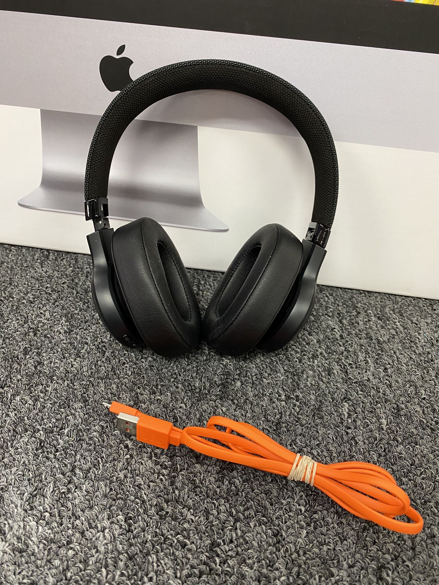 JBL LIVE 500BT Wireless Headphones