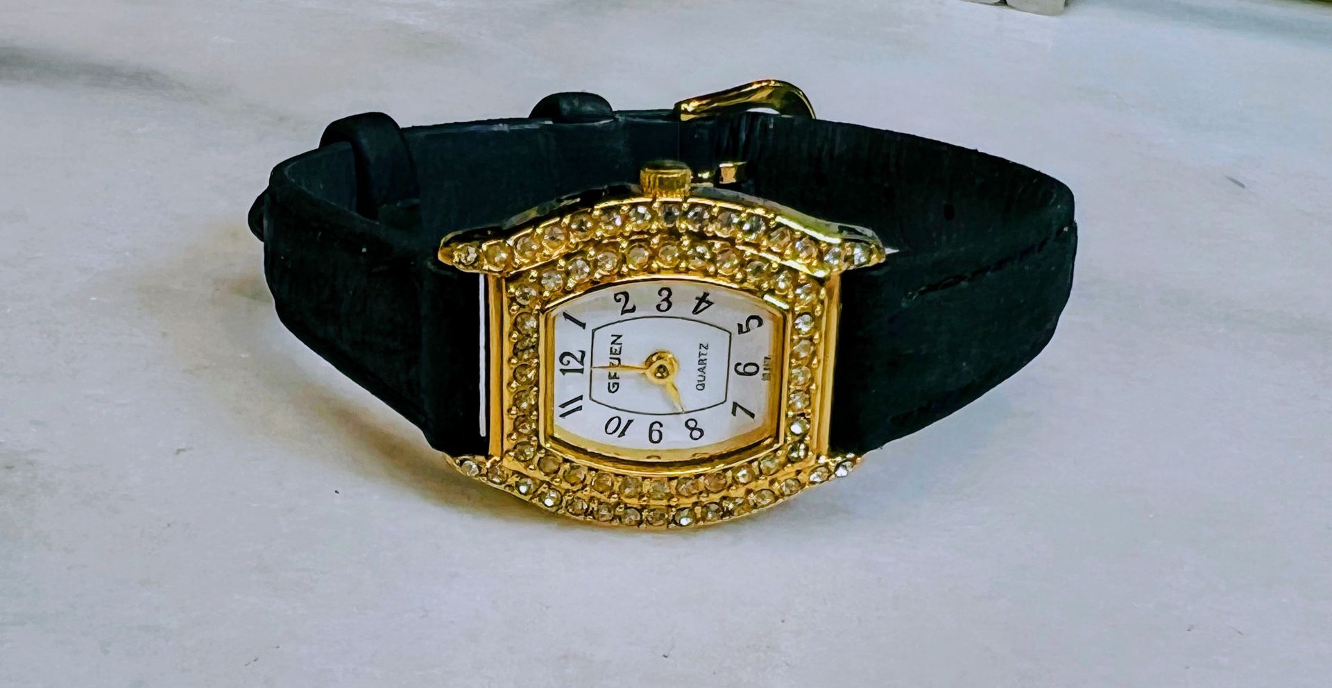 Gruen Crystal Bezel Gold Played Woman’s Watch GR6379 With Leather Band And New Battery