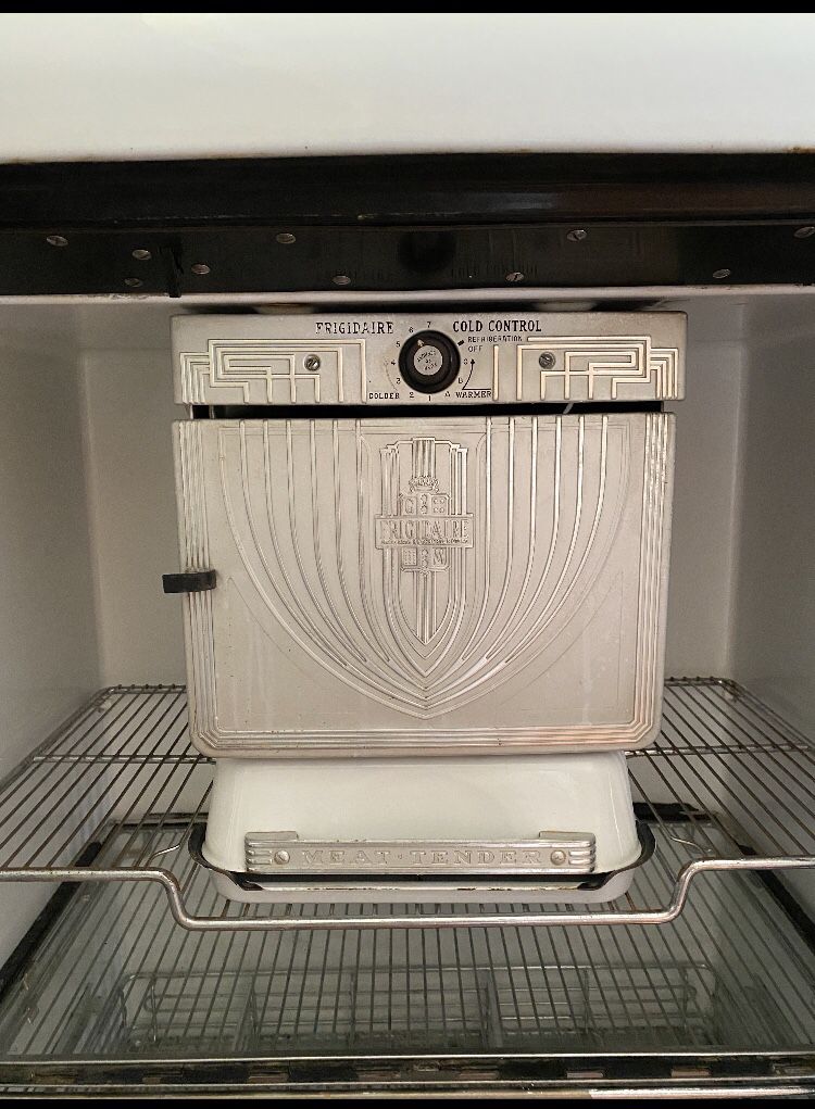 GM FRIGIDAIRE COLD WALL 6-39 Porcelain ICE BOX - Needs NEW POWER CORD. Dogtown 63139 Asking $300