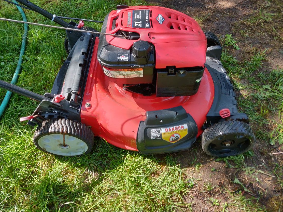 TroyBilt 21 in 3 in 1 lawn mower without bag. for Sale in Joint Base