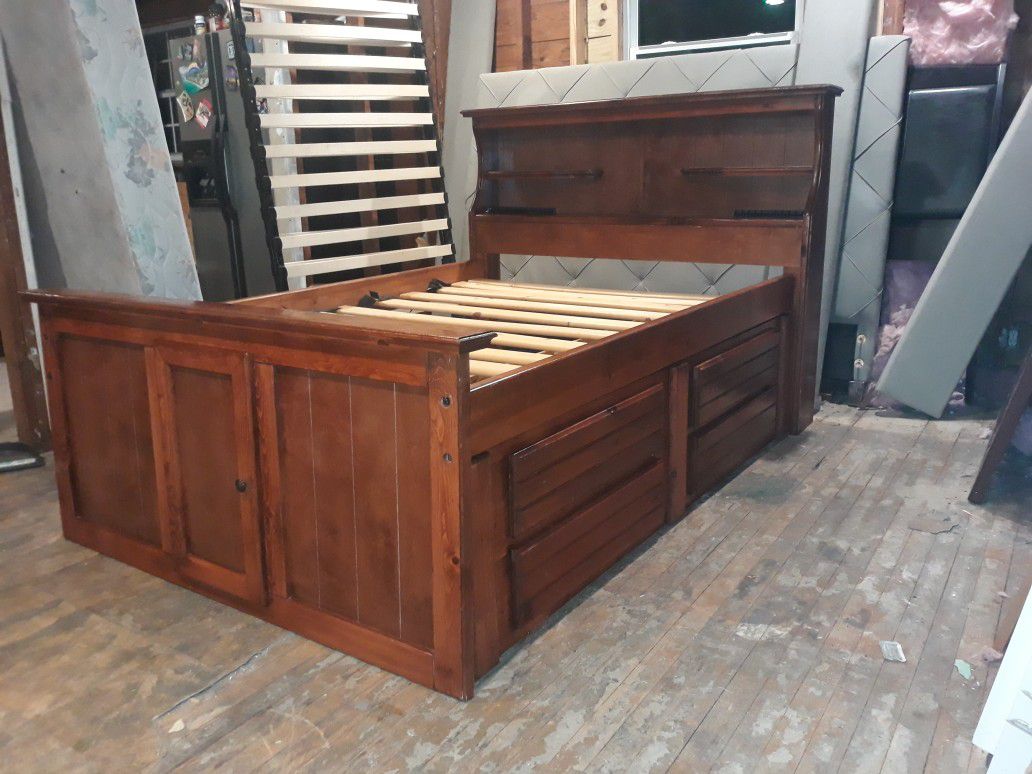 Solid Wood Full Sz Bed Frame Good Condition Asking 450