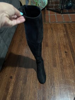 These new boots are sold I never put them on Nine West size 7.5 I sell them at a price of $ 95 any information you can send me a message Thumbnail