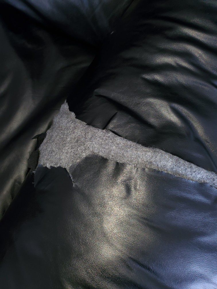 Black Couch, Minor damage