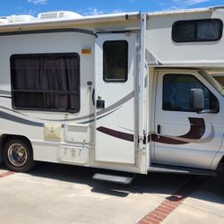 2000 Ford E350 Motorhome/RV in very clean condition