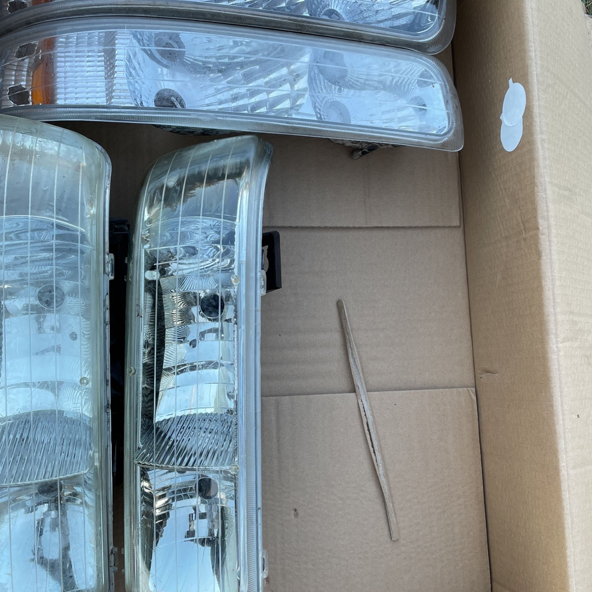 Headlight Set for A 2001 Chevy 2500