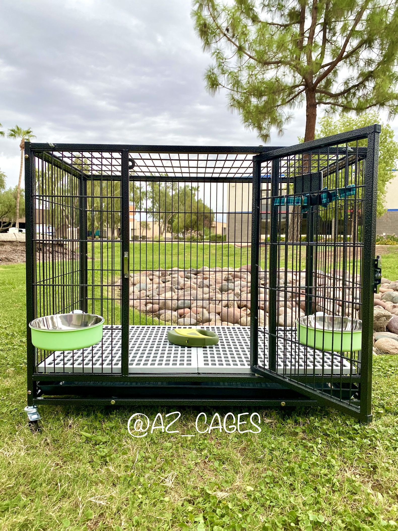 Brand New 37β Heavy Duty Dog Pet Kennel Crate Cage πΆπβπ¦Ίπ© with Plastic Floor πΎππΆ please see dimensions in second picture πΊπΈ