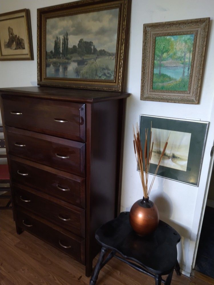 Room Full Of Vintage Furniture And Decorative Items Please Read At