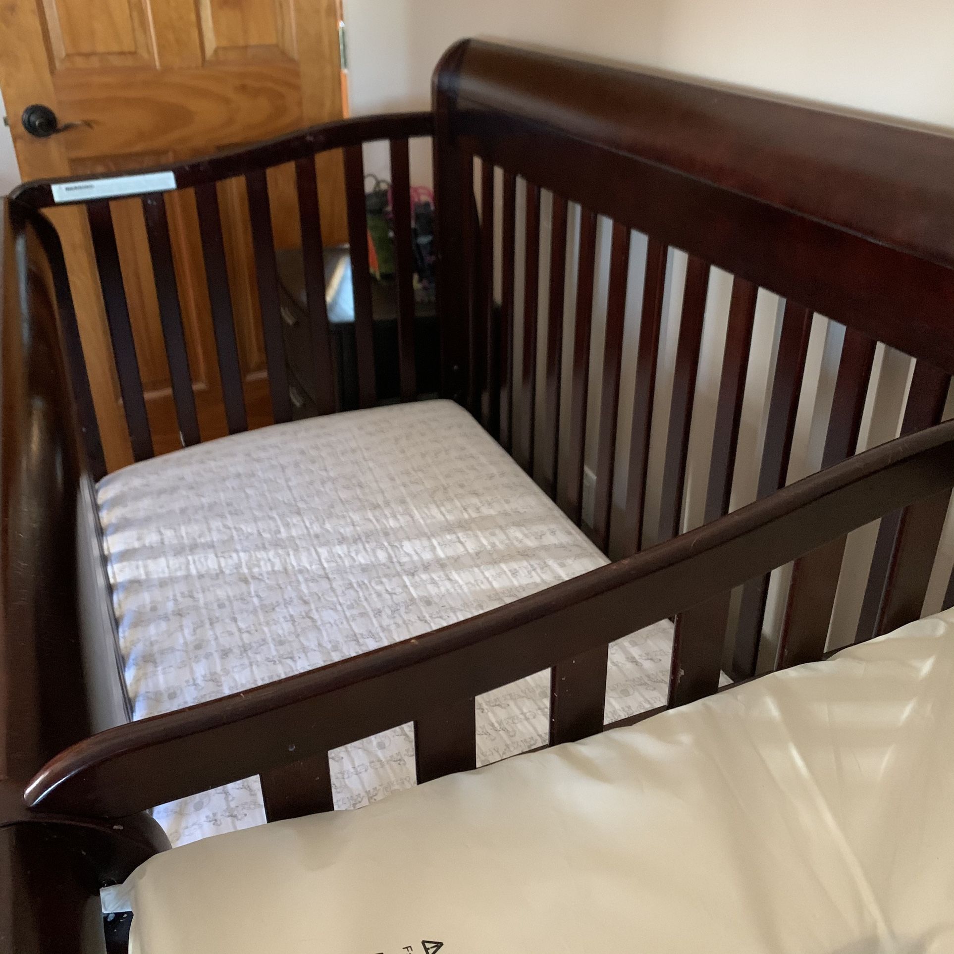Baby Crib Changing Table & 3 Drawers