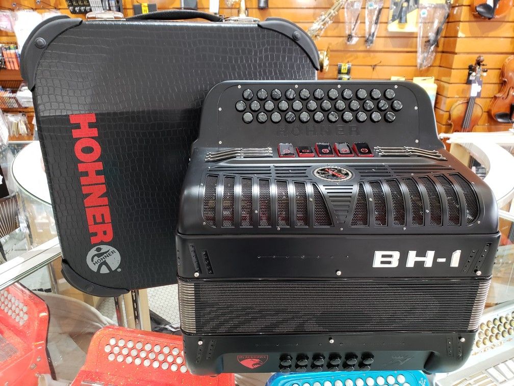 PRE OWNED Hohner Anacleto BH-1 Black Hawk 5-Switch GCF Accordion Black  (MINT) 